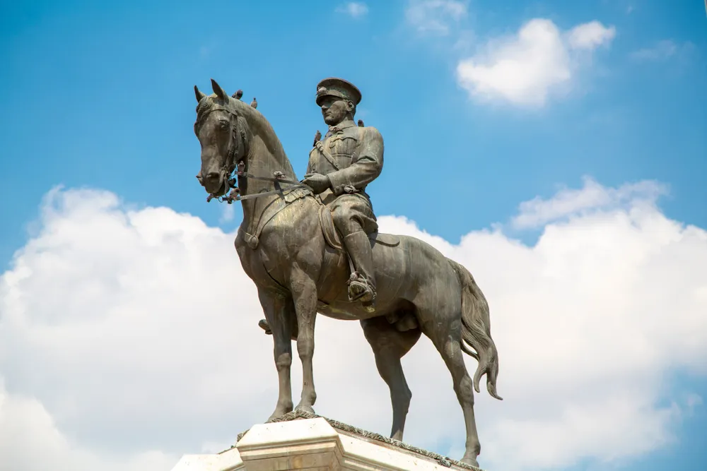 En Müthiş Atatürk Anıtları ve Heykelleri