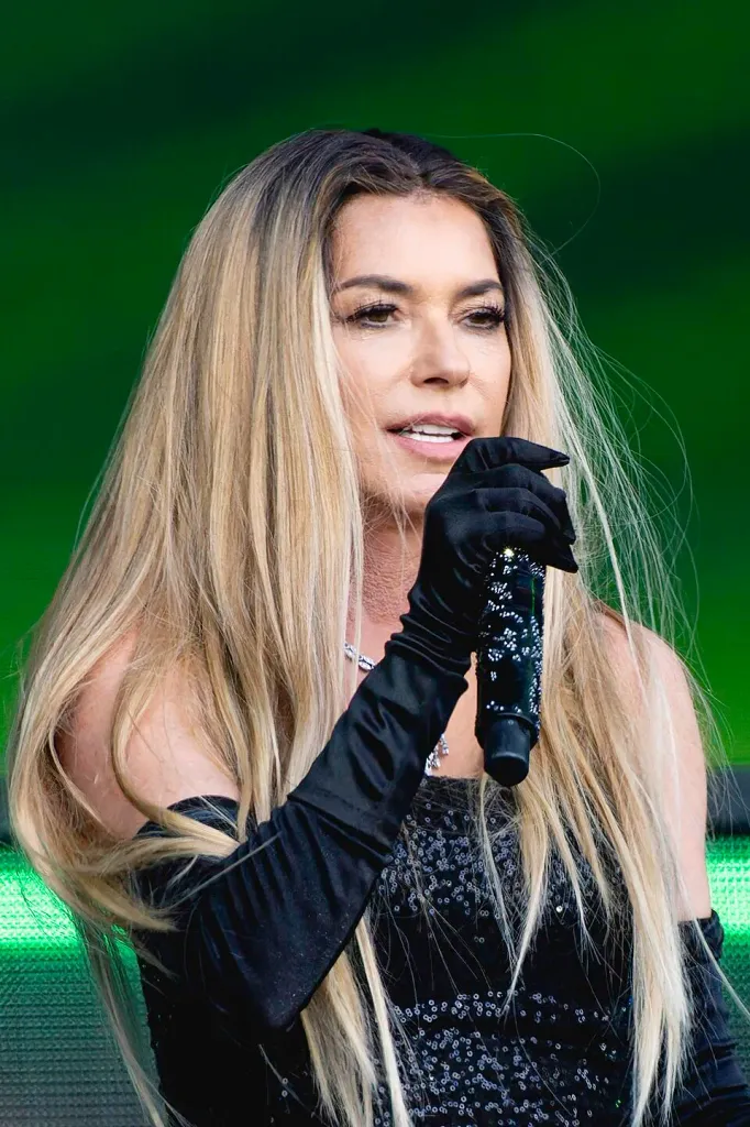 Yaşayan En Güzel Kadın Şarkıcı Kim ?