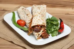 Lahmacun Arası Adana Dürüm