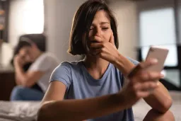 en yakın arkadaşınla aldatıldığını öğrenmek