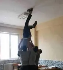 Tavandaki Ayak İzleri