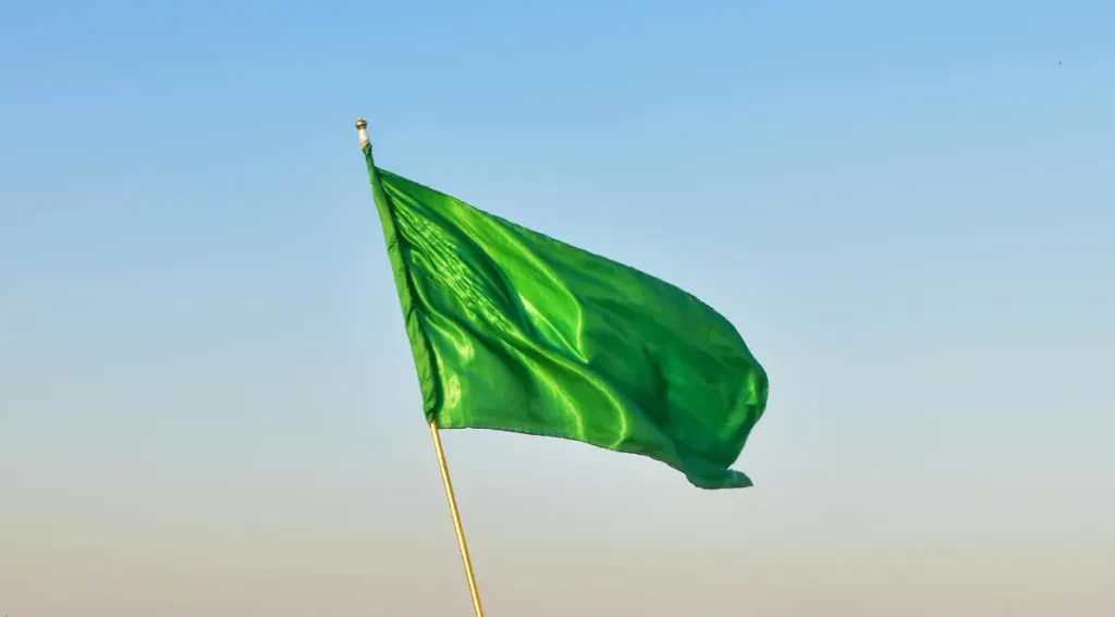 En green flag