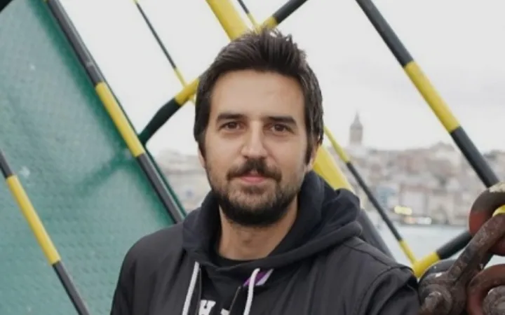 Ünlü Olmayı Hakeden Yarı ünlüler