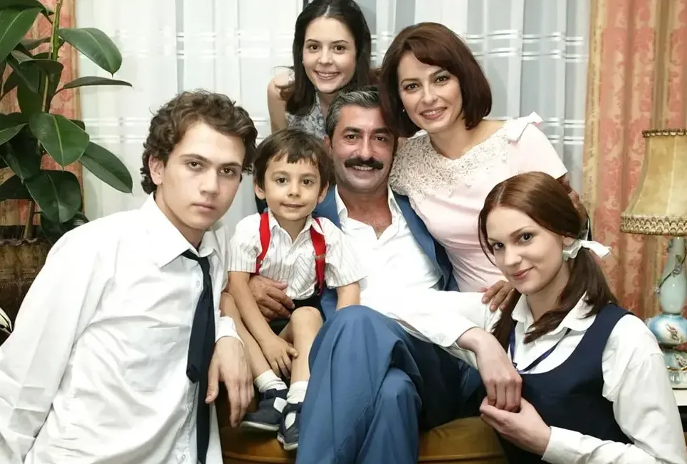 En iyi Öyle bir geçer zaman ki karakteri