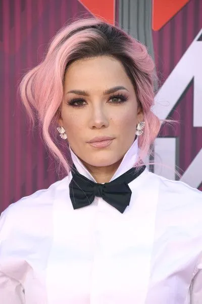 HALSEY'İN EN İYİ SAÇINI SEÇ