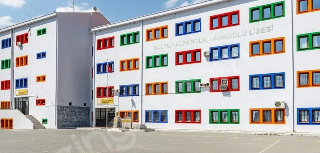 Buca'daki En İyi Anadolu Lisesi