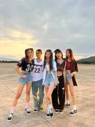 NewJeans