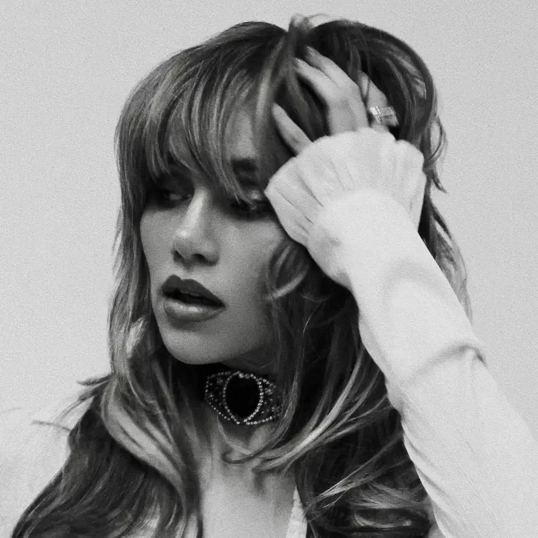 Suki Waterhouse