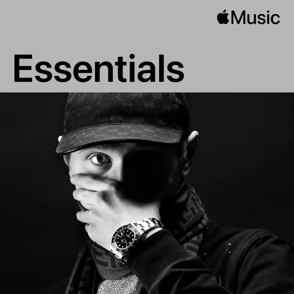 Einár Essentials