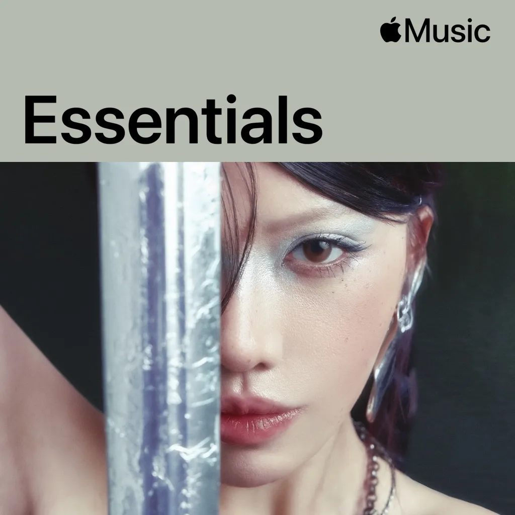 Phùng Khánh Linh Essentials