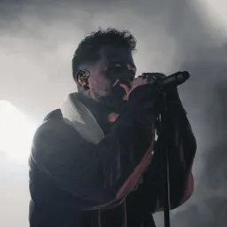 DarkOrNot